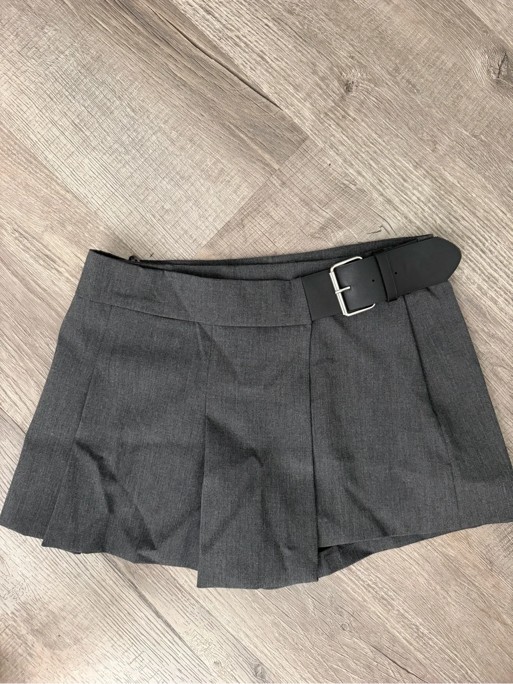 Zara Gray Pleated Mini Skort with Black Belt